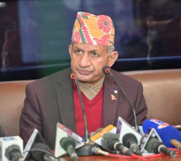 प्रदीप ज्ञवालीको दाबी- जनार्दन अर्थमन्त्रालय फर्केपछि सचिव र कर्मचारीको भागाभाग भयो